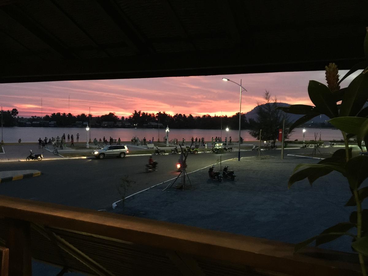 Makk Hotel Kampot Esterno foto