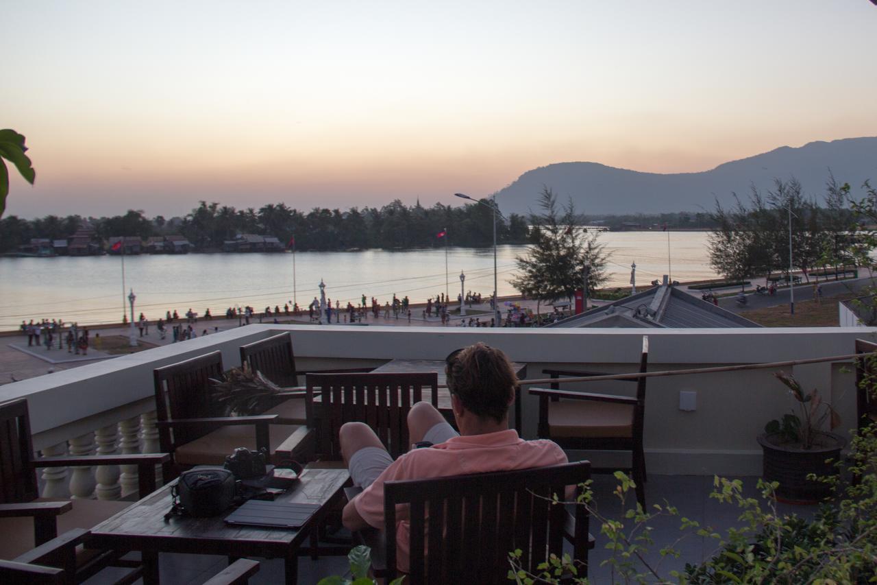 Makk Hotel Kampot Esterno foto